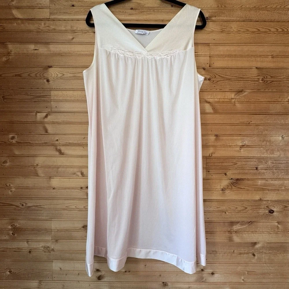 VTG 80s Vanity Fair Nightgown Pale Pink XL Satin Sheath Feminine Grandma Cottage